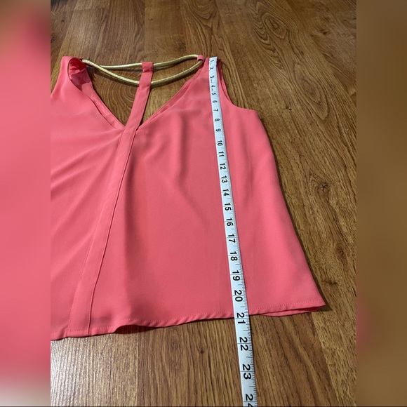 ❤️SOLD❤️BCBG Maxazria Gold Rope V-Neck Coral Tank top size Small - Picture 7 of 9